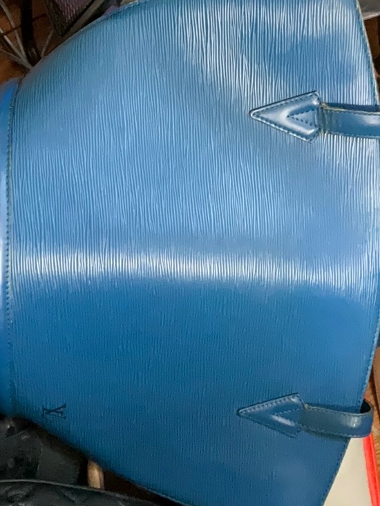Louis Vuitton￼ Handbags - \ beautiful LV Jacques GM large size shoulder bag small crack at bottom on paint